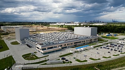 Gdansk, Pologne – L'usine de production du système de stockage d'énergie par batterie Dwa (BESS) de Lyten, l'un des plus grands sites BESS en Europe