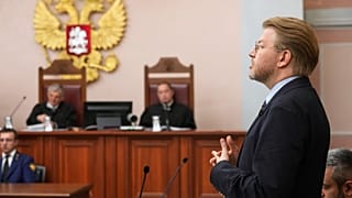 Лидер "Яблока" Николай Рыбаков во время рассмотрения в Верховном суде РФ апелляции по иску о недопуске партии к предстоящим парламентским выборам. Москва, 17 августа 2026 года