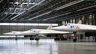 Стратегический бомбардировщик Ту-160М на заводе в Казани