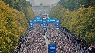 Unos corredores toman la salida en el maratón de Berlín, en Berlín, Alemania, el domingo 27 de septiembre de 2026