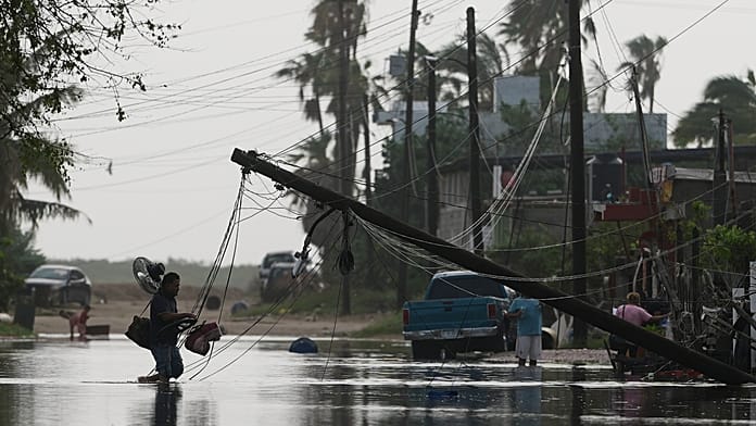El huracán Polo golpea México: fuertes vientos e inundaciones en Baja California Sur