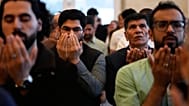مصلون يؤدون صلاة عيد الفطر في ديربورن هايتس بولاية ميشيغان الأمريكية، 20 آذار 2026.