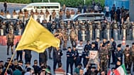 احتجاج ضد تعليق الرحلات الجوية بين العراق وإيران خارج مطار النجف الدولي في مدينة النجف بالعراق، يوم الاثنين 28 سبتمبر 2026.