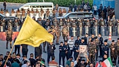 احتجاج ضد تعليق الرحلات الجوية بين العراق وإيران خارج مطار النجف الدولي في مدينة النجف بالعراق، يوم الاثنين 28 سبتمبر 2026.