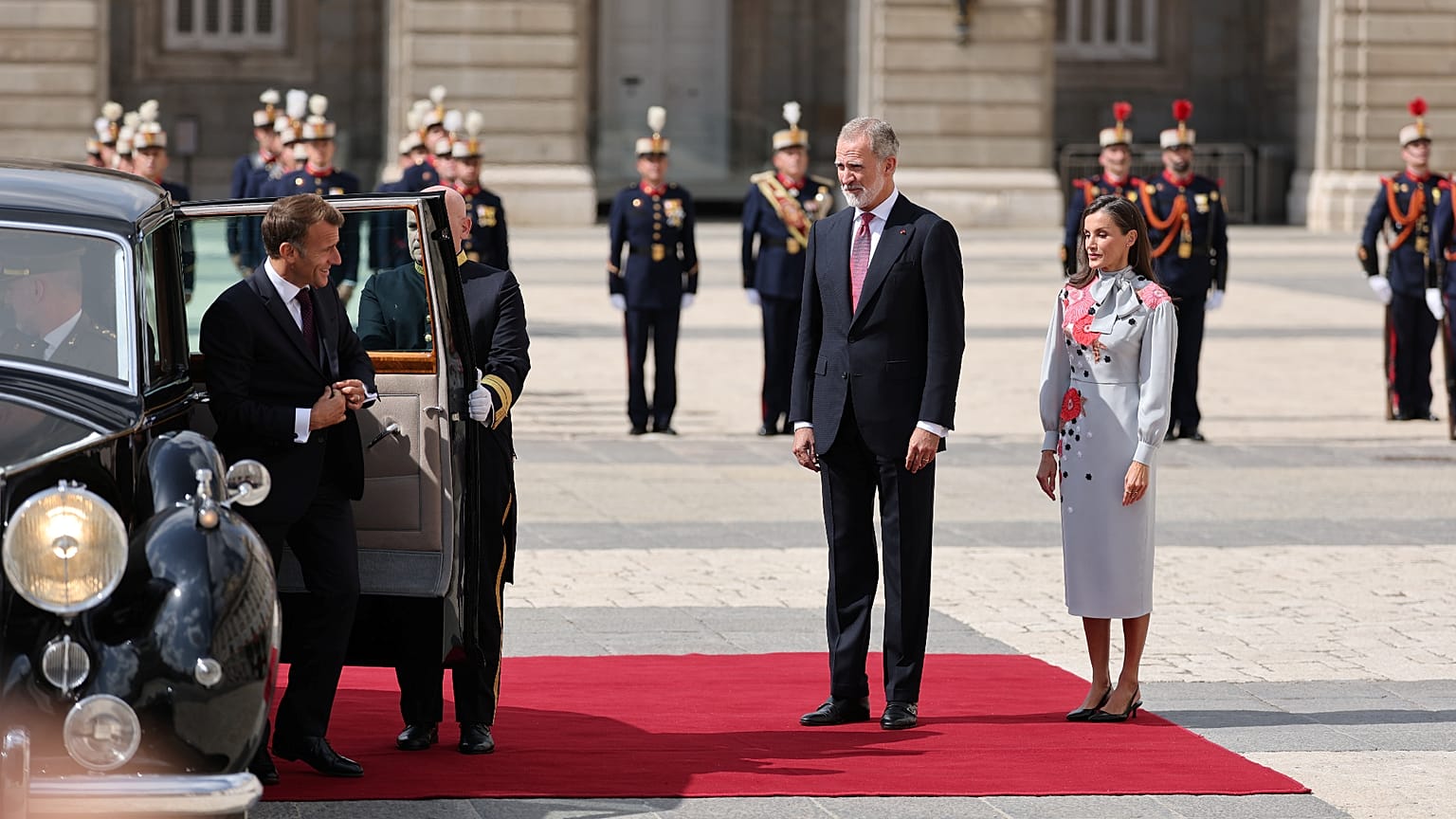 Le roi Felipe VI et la reine Letizia accueillent Emmanuel Macron au Palais royal de Madrid, mardi 29 septembre 2026.