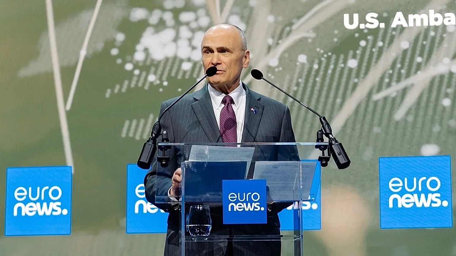 El embajador de EEUU ante la UE, Andrew Puzder, pronuncia un discurso en la Cumbre de Defensa y Espacio de Euronews en Bruselas, el 30 de septiembre de 2026.