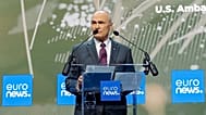 El embajador de EEUU ante la UE, Andrew Puzder, pronuncia un discurso en la Cumbre de Defensa y Espacio de Euronews en Bruselas, el 30 de septiembre de 2026.