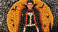 Eine aus Kürbissen und Holz gefertigte „Dracula“-Figur
