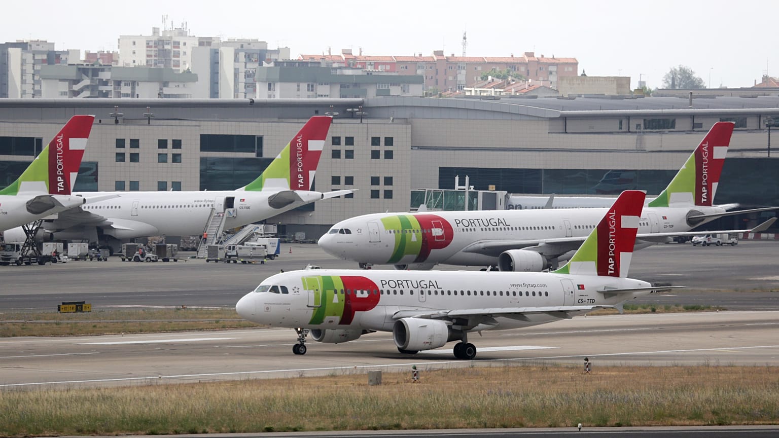 The process to partially privatise the national airline was relaunched in 2025 by Luís Montenegro's government.