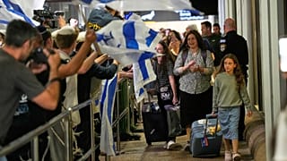 Vol Flydubai : les passagers arrivent en Israël après un violent incident en vol