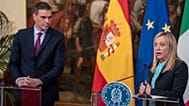 El presidente del Gobierno español, Pedro Sánchez, y la primera ministra italiana, Giorgia Meloni, hablan con los medios en Roma, el 5 de abril de 2023.