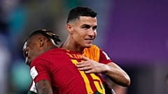Ο Κριστιάνο Ρονάλντο αγκαλιάζει τον Ραφαέλ Λεάο μετά τη νίκη της Πορτογαλίας επί της Γκάνας στον αγώνα του ομίλου Η στο Μουντιάλ, Ντόχα, Νοέμβριος 2022