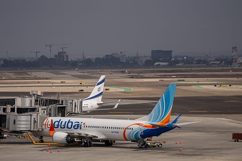 طائرة تابعة لشركة فلاي دبي متوقفة على مدرج مطار بن غوريون الدولي في إسرائيل، يوم الأحد 10 نوفمبر 2024.