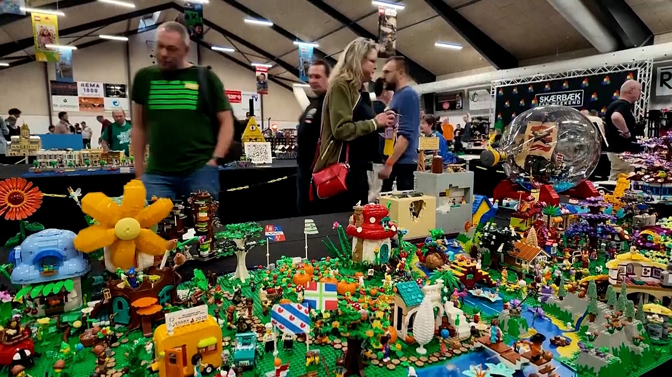Video. Inside a fan-run gathering for adult LEGO enthusiasts | Euronews