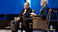 Ai Weiwei συνομιλεί με τον Βέλγο διευθυντή πολιτισμού Κρις Ντέρκον σε εκδήλωση στο Bozar (Βρυξέλλες) - Φωτογραφία: Isaac Ponseele