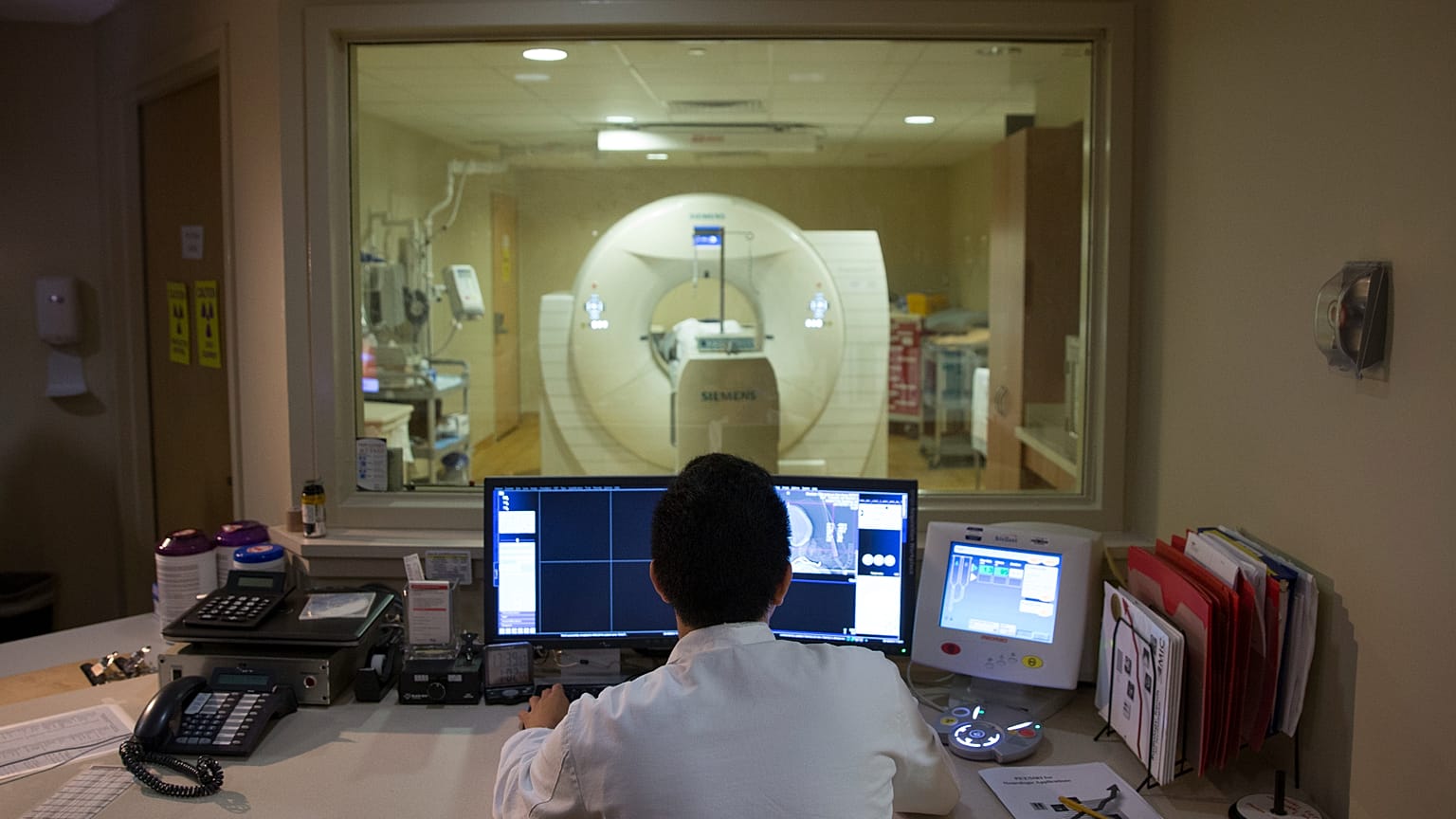 صورة أرشيفية لفحص مقطعي (PET) بواشنطن. يستخدم باحثو جامعة "ييل" هذه التقنية لدراسة روابط الدماغ لكشف أسباب ارتباط الاكتئاب بالمشاكل الإدراكية.