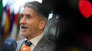 El ministro del Interior de España, Fernando Grande-Marlaska Gómez, habla con los medios de comunicación en Bruselas el 9 de marzo de 2023.