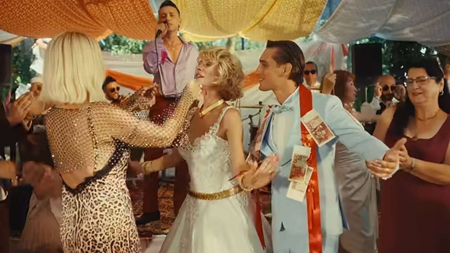 Mabel Matiz'in 'Ha Leylim' şarkısının klibi.
