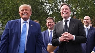 US-Präsident Donald Trump hört Elon Musk vor dem Westflügel des Weißen Hauses in Washington zu, Dienstag, 29. September 2026.