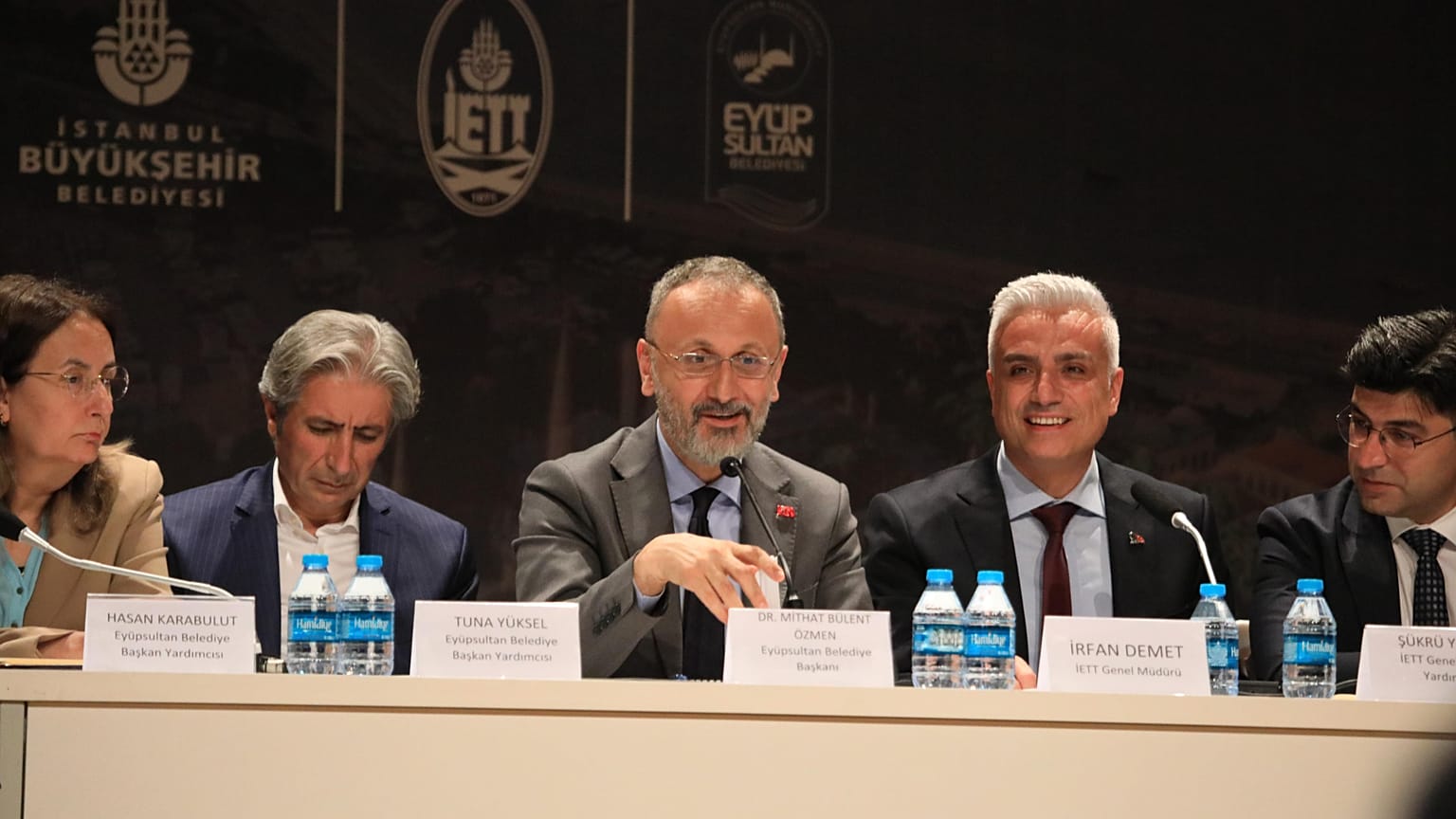 ARŞİV: Eyüpsultan Belediye Başkanı Mithat Bülent Özmen (ortada) / Haziran 2024