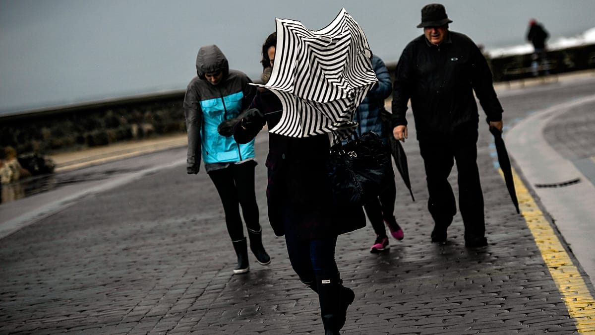 Tarragona activa una nueva alerta por lluvias tras una noche de fuertes precipitaciones en Valencia