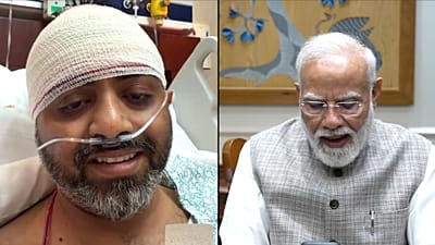 لقطة شاشة تظهر رئيس الوزراء الهندي ناريندرا مودي متحدثاً لطيار "فلاي دبي" الكابتن سميت ماتشار، الجمعة 2 أكتوبر 2026. (قناة مودي بيوتيوب عبرAp)