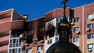 Поврежденное жилое здание в результате удара российского беспилотника в Дарницком районе, Киев, 2 октября 2026 года.