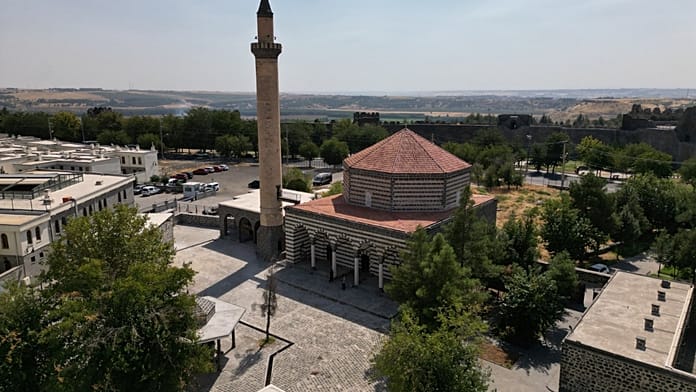 Diyarbakır ve Bingöl'de restore edilen 6 tarihi cami yeniden ibadete açılıyor