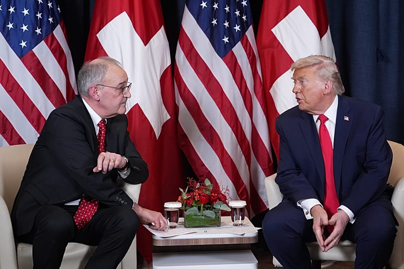 Donald Trump amerikai elnök Guy Parmelin svájci államfővel találkozik a Világgazdasági Fórum éves davosi ülésén, 2026. január 21-én