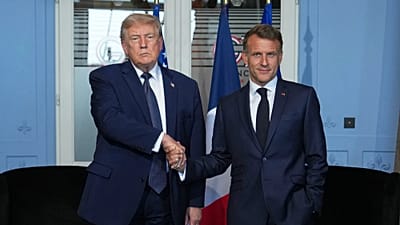 Donald Trump reúne-se com Emmanuel Macron numa reunião bilateral à margem da cimeira do G7, segunda-feira de junho, em Evian-les-Bains, França