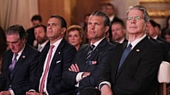 Le secrétaire aux Finances des États-Unis, Scott Bessent (à droite), mardi 29 septembre 2026, à Washington.