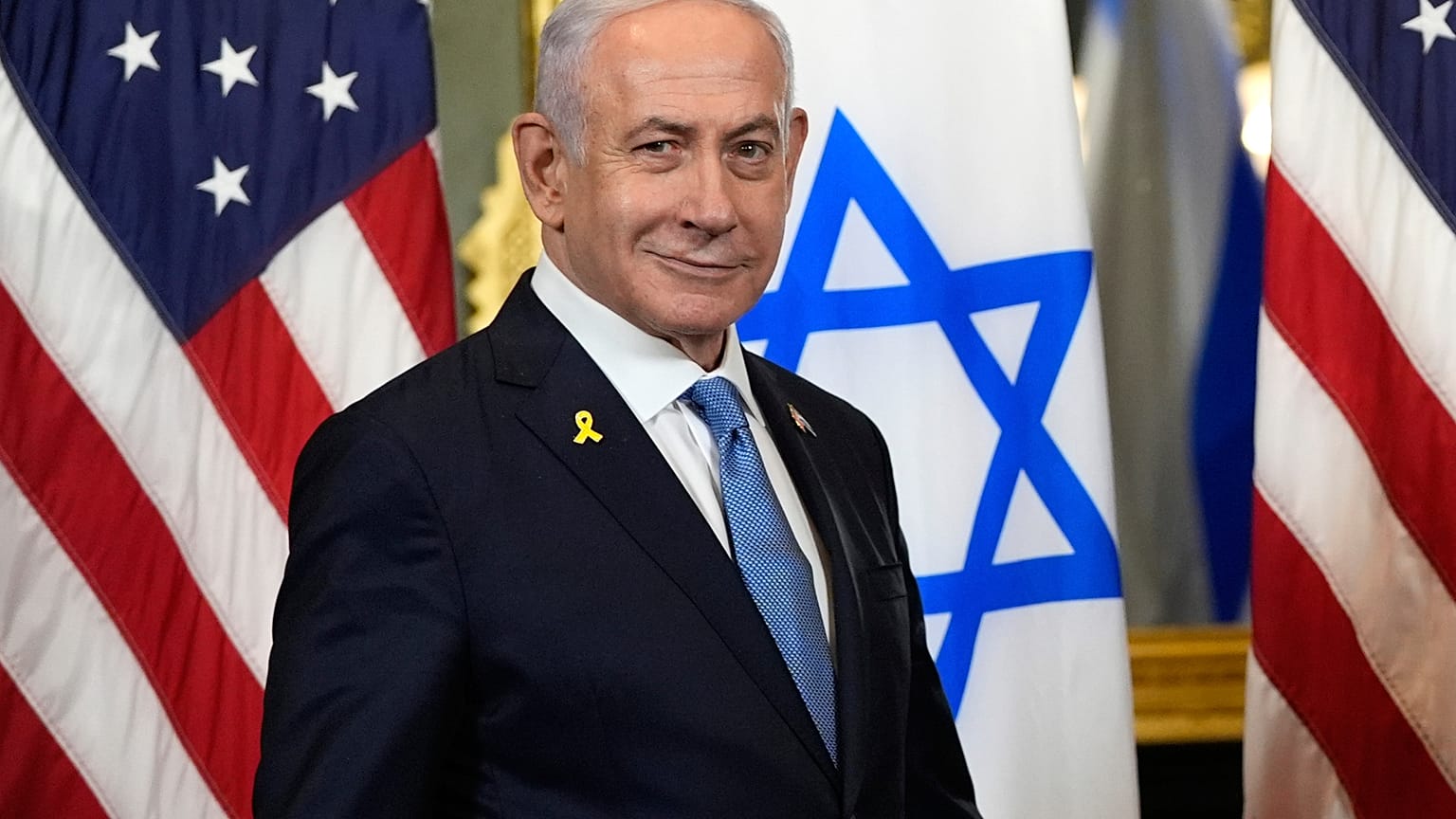رئيس الوزراء الإسرائيلي بنيامين نتنياهو يصل قبيل اجتماع في مبنى أيزنهاور للمكاتب التنفيذية بمجمع البيت الأبيض في واشنطن، 25 يوليو/تموز 2024.
