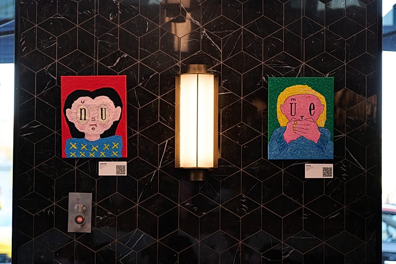 Kissmiklos alkotásai az Art Corner by Clark & Leo kiállításán