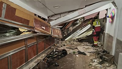 Leszakadt a padló és a mennyezet egy spanyolországi bárban. 2026. október 3.