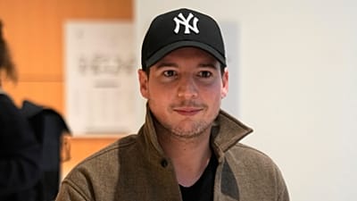 ARCHIV (22.11.2023): Rui Pinto, Gründer von Football Leaks, trifft am Gericht in Paris ein