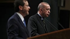يتحدث الرئيس التركي رجب طيب أردوغان والرئيس الإسرائيلي إسحاق هرتسوغ إلى وسائل الإعلام عقب محادثاتهما في أنقرة بتركيا، يوم الأربعاء 9 مارس 2022.