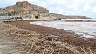 Φερτά υλικά σε παραλία του Ηρακλείου Κρήτης