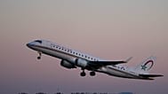 طائرة إمبراير E190 تابعة للخطوط الملكية المغربية تقلع من مطار لشبونة،