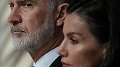 ARCHIVO - El rey Felipe junto a la reina Letizia en Roma, el viernes 20 de marzo de 2026. 