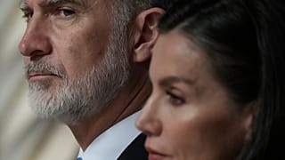 ARCHIVO - El rey Felipe junto a la reina Letizia en Roma, el viernes 20 de marzo de 2026. 