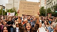 Personas se manifiestan para exigir leyes más estrictas que protejan a los inquilinos en Madrid, España, el sábado 3 de octubre de 2026. 