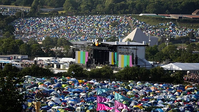 Glastonbury 2027 biletleri 42 dakikada tükendi: Program hala açıklanmadı