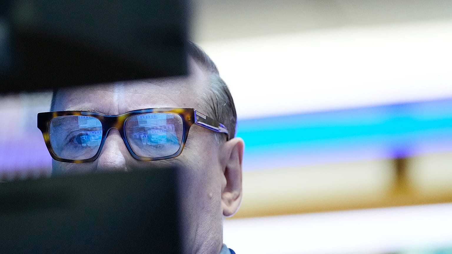 Photo d'archives. Patrick King travaille sur le parquet de la Bourse de New York, 14 septembre 2026
