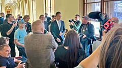 Szíjjártó érkezik a bizottsági ülésre