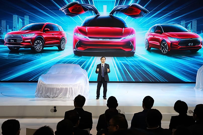 Ο επικεφαλής της BYD, Wang Chuanfu, στα εγκαίνια της έκθεσης αυτοκινήτου της Σαγκάης, 2019.