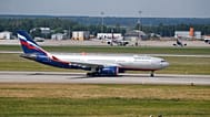 АРХИВ — Самолет «Аэрофлот» модели Airbus A330 выруливает в аэропорту «Шереметьево» в Москве в понедельник, 24 июня 2013 года. 
