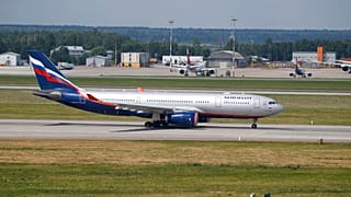 АРХИВ — Самолет «Аэрофлот» модели Airbus A330 выруливает в аэропорту «Шереметьево» в Москве в понедельник, 24 июня 2013 года. 