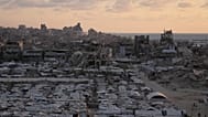 خيام تؤوي نازحين فلسطينيين وسط مبانٍ متضررة من الحرب في مدينة غزة، 26 سبتمبر/أيلول 2026. 
