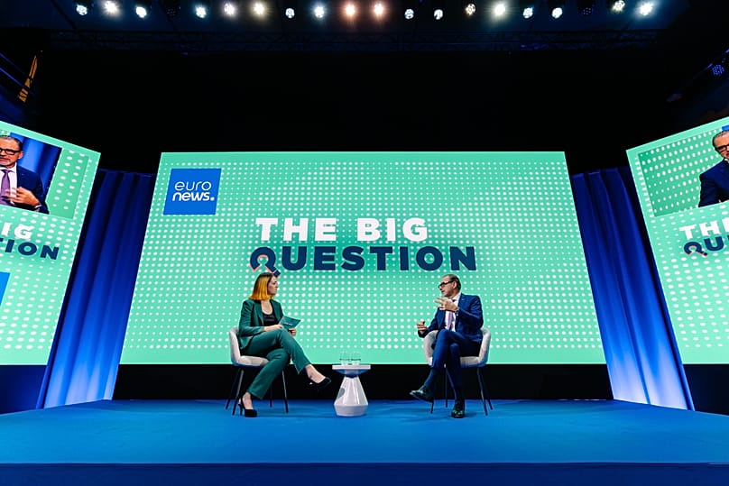 Il direttore generale dell'ESA Josef Aschbacher durante l'intervista con Hannah Brown in The Big Question