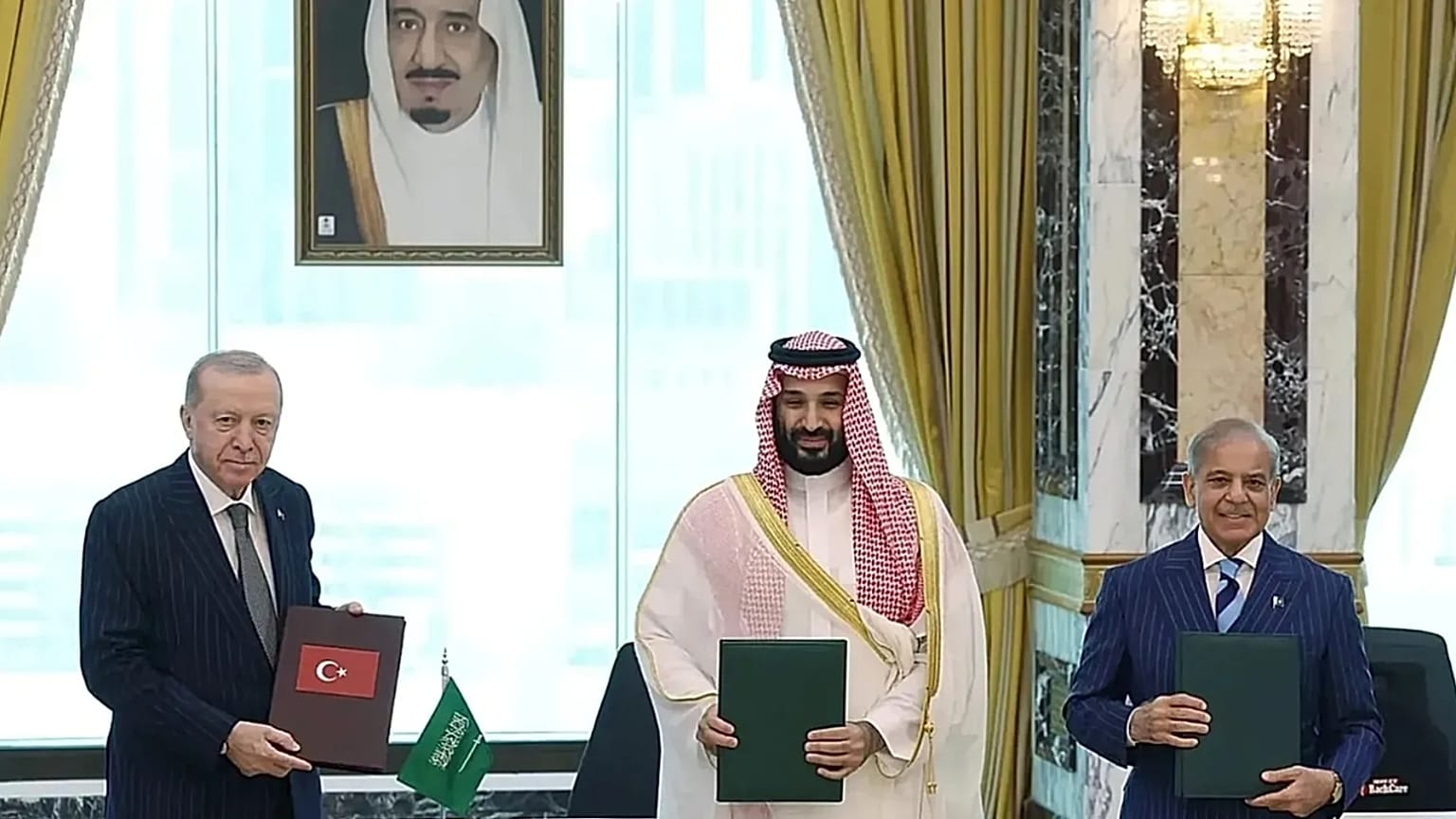 ARŞİV: Türkiye, Suudi Arabistan ve Pakistan arasında Ortak Savunma Anlaşması imzalandı.